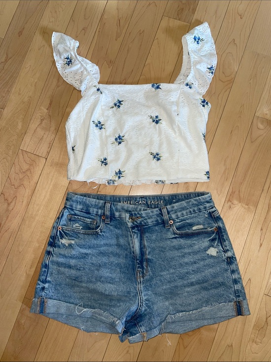 American Eagle Outfitters Tops - American Eagle curvy mom shorts 10 White Floral Eyelet Cropped Top with Ruffle